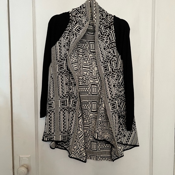 Anthropologie Field of Flowers black and white open closure sweater in L - Picture 4 of 6